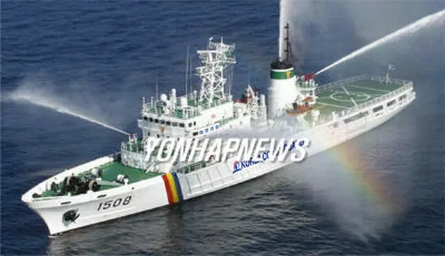 １５００トン級の独島警備艦「チェミン８号」＝２００５（聯合）