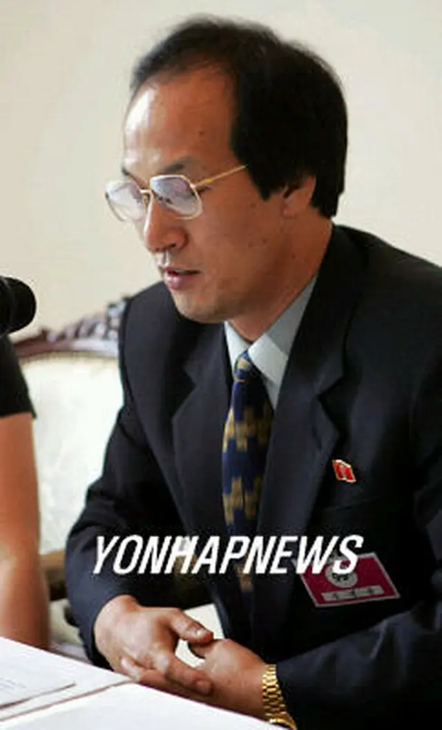 北朝鮮に渡った経緯を話す金英男さん＝２９日、金剛山（聯合）