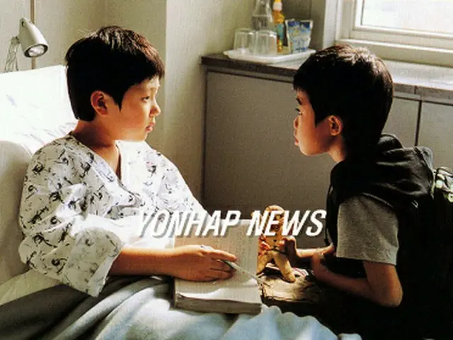 『奇跡の夏』のワンシーン。右がパク・チビン（聯合）
