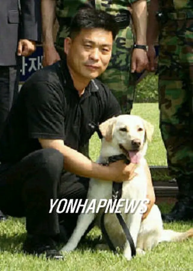 イラク駐留部隊に配属される爆発物探知犬の「平和」（陸軍第3軍犬訓練書提供）＝10日、ソウル（聯合）