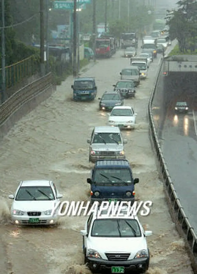 ソウル・盧原区の地下車道＝１２日、ソウル（聯合）
