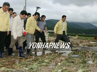 盧大統領が被災地訪問、現場を視察し被災者を慰労