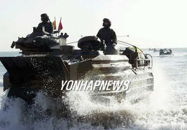 上陸突撃装甲車（ＫＡＡＶ）＝２７日、ソウル（聯合）