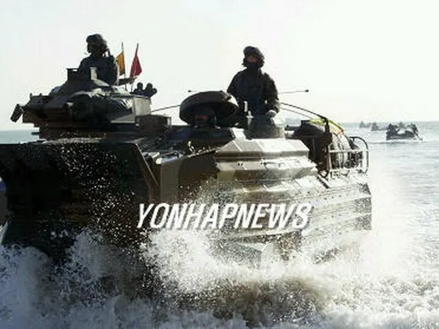 上陸突撃装甲車（ＫＡＡＶ）＝２７日、ソウル（聯合）