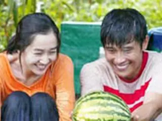 『夏物語』イ・ビョンホン＆スエ　“猛暑”の中でも笑顔！