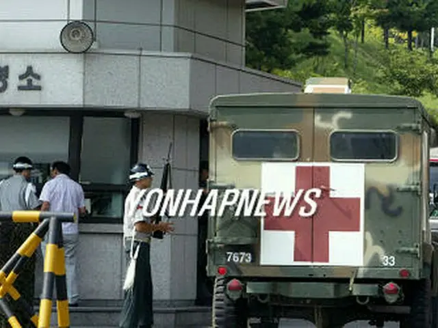 陸軍兵士が搬送され手術を受けた国軍首都病院＝１０日、城南（聯合）