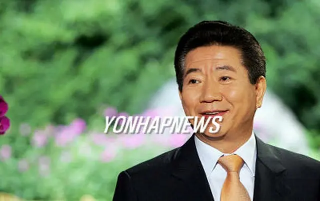 KBSとの特別会見で話をする盧大統領＝31日、ソウル（聯合）