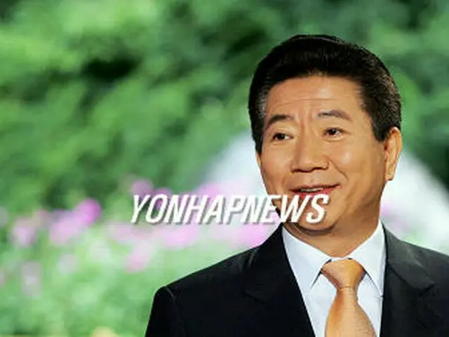 KBSとの特別会見で話をする盧大統領＝31日、ソウル（聯合）