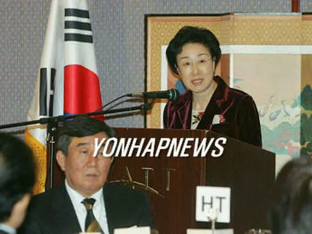 高麗人との懇談会で激励の言葉を述べる韓明淑首相＝23日、アルトマイ（聯合）