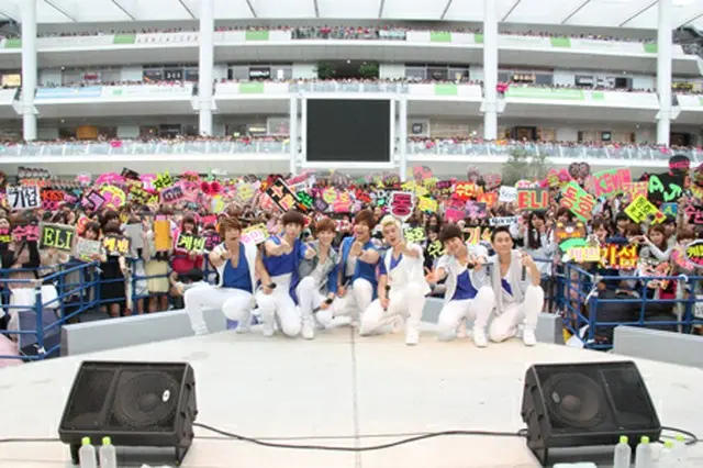 「U-KISS」（オフィシャル写真）