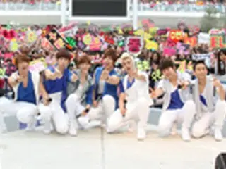 「U-KISS」およそ6,500人とハイタッチ＆握手会