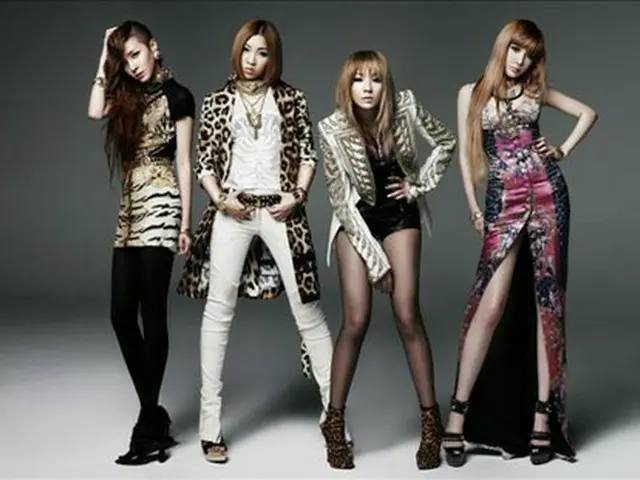 「2NE1」