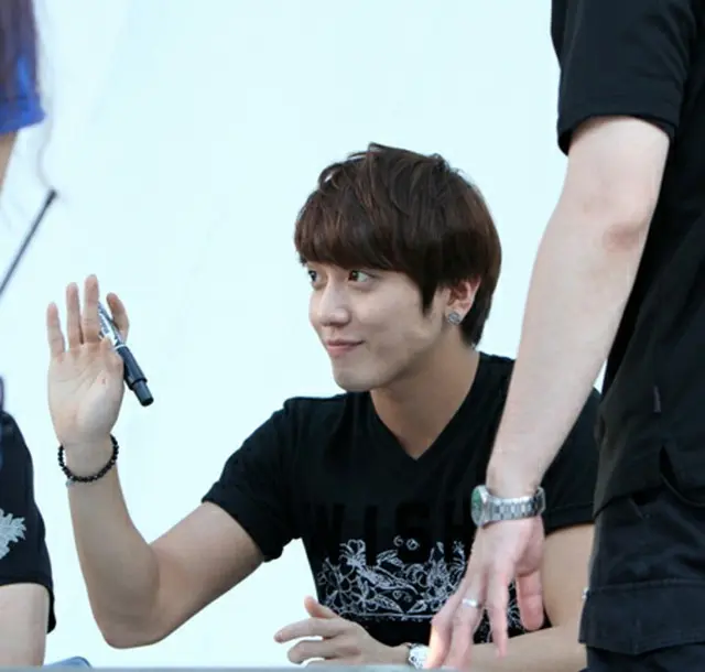 「CNBLUE」