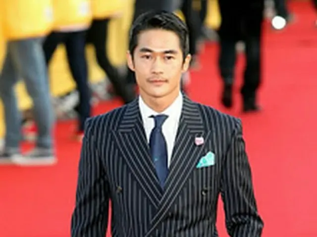 俳優ペ・ジョンナム