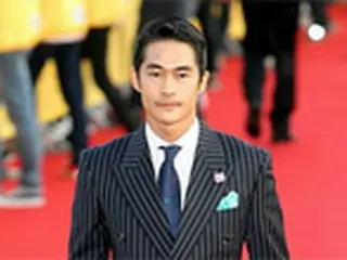 俳優ペ・ジョンナム、素手でタクシー強盗を捕まえる