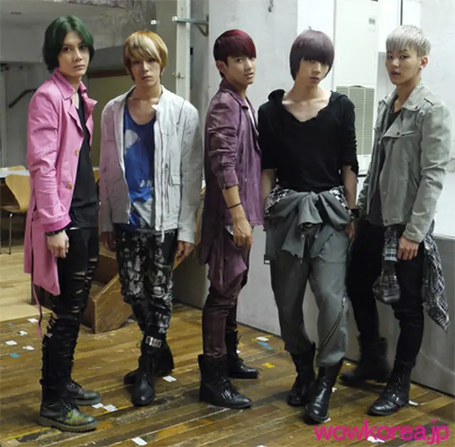 「MYNAME」左からコヌ、チェジン、セヨン、ジュンQ、インス