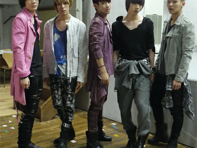 「MYNAME」左からコヌ、チェジン、セヨン、ジュンQ、インス