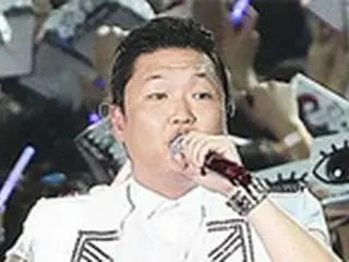 PSY、米ケーブルテレビ出演し“乗馬ダンス”披露