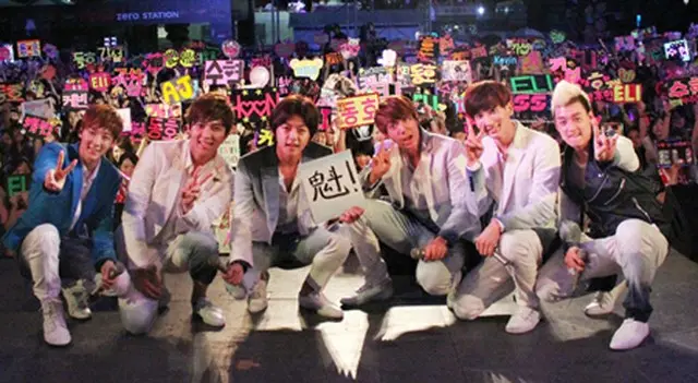 「U-KISS」