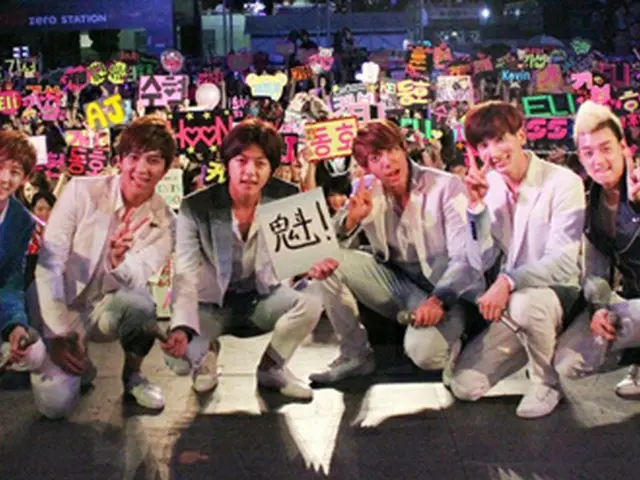 「U-KISS」