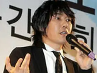 キム・ジャンフン、詐欺被害のファンら前にサプライズ公演