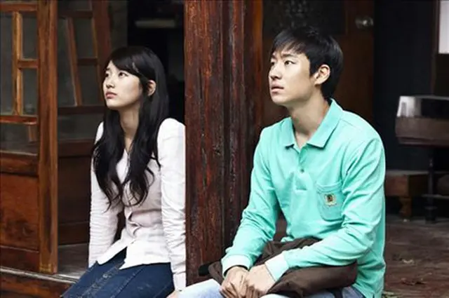 韓国映画「建築学概論」の「Miss A」スジ（左）とイ・ジェフン