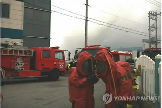 爆発が発生した事故現場＝２７日、亀尾（聯合ニュース）