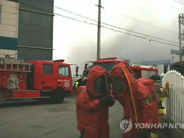 爆発が発生した事故現場＝２７日、亀尾（聯合ニュース）
