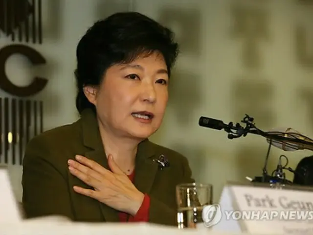 独島に対する考えなどを披露する朴槿恵氏＝８日、ソウル（聯合ニュース）