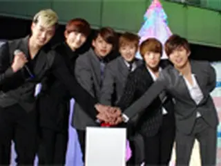 「U-KISS」高島屋クリスマス点灯式でサプライズコラボレーションを発表！