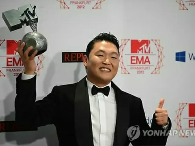 ＭＴＶ　ＥＭＡで最優秀ビデオ賞を受賞したＰＳＹ＝１１日、フランクフルト（ＡＦＰ＝聯合ニュース）