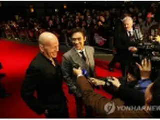 ロンドン韓国映画祭閉幕式　イ・ビョンホン登場