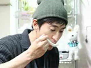 シン・ヒョンジュン、視聴者に手作りの夕食をふるまう