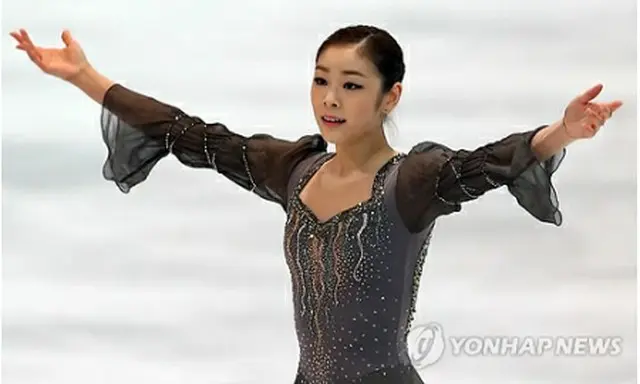 演技を終え、観客にあいさつするキム・ヨナ＝（聯合ニュース）