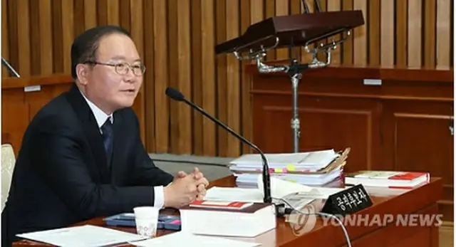 国会で開かれた人事聴聞会に出席した李東洽氏＝21日、ソウル（聯合ニュース）