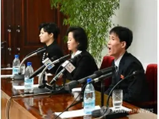 脱北者4人が再び北朝鮮へ　平壌で記者会見