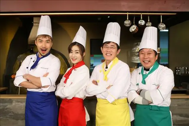 （左から）ノ・ホンチョル、カン・ソラ、イ・ギョンギュ、イ・スグン