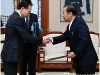 李大統領が二階氏に勲章「両国は未来志向的に進むべき」