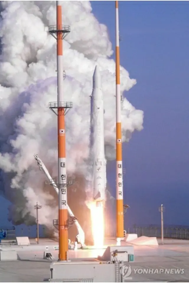 韓国初の人工衛星搭載ロケット「羅老」（提供写真）＝（聯合ニュース）