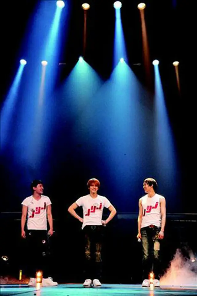 「JYJ」