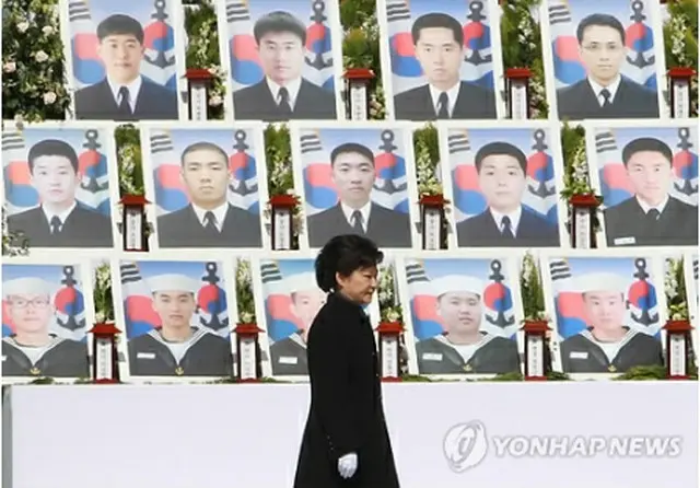 追悼式に出席した朴大統領＝26日、大田（聯合ニュース）
