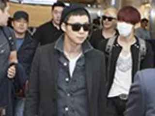 「JYJ」来日にファン1千人が集結、空港側も異例の準備