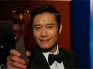 イ・ビョンホン、香港・華鼎アワーズで海外最高俳優賞