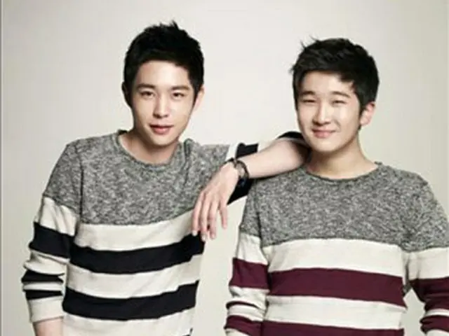 パク・ジョンチャン(左)とジョンヒョク(右)