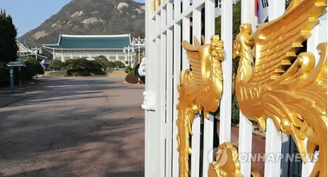 青瓦台（大統領府）の正門＝（聯合ニュース）