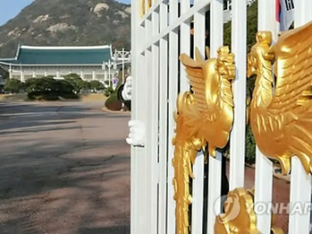 青瓦台（大統領府）の正門＝（聯合ニュース）
