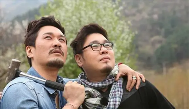JKキム・ドンウク（左）とレイモンド・キム