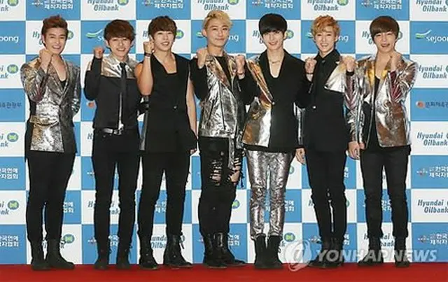 「U-KISS」