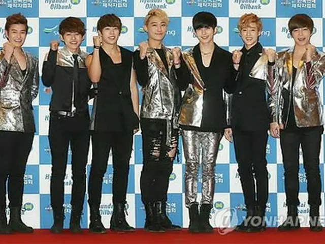 「U-KISS」