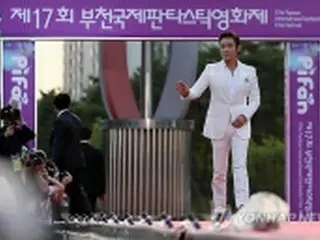 富川国際映画祭が開幕　イ・ビョンホンらスター登場